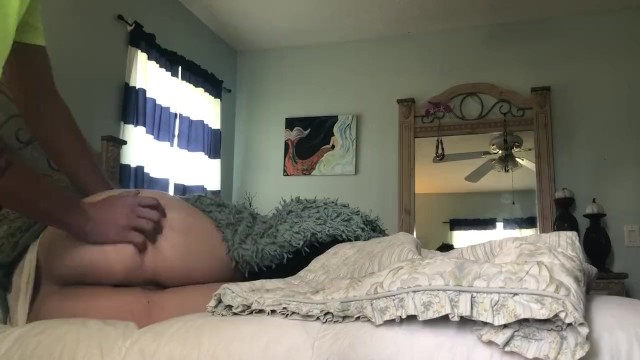 业余的米尔夫在继子让她尖叫后和她搞得一塌糊涂