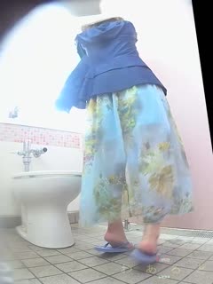 zipai#海边浴场女厕偷放针孔摄影机偷窥几个身材和颜值都不错的美女嘘嘘很有撸点