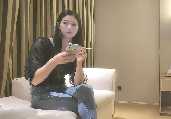 返场极品空姐长腿翘臀肤白如玉清纯脸庞裸体相见小马哥发挥超常高潮迭起精彩不断