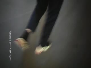 小哥大胆闯入沐足养生馆，幸运的挑中了一位大长腿黑丝美腿妖艳技师