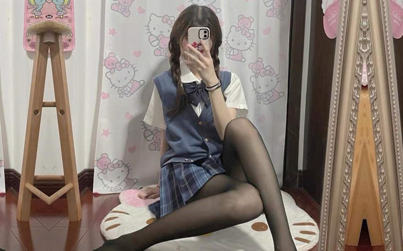 岁酱爆裂白丝蹂躏白虎美穴粗长阳具插穴爆汁少女的娇吟声仿佛置身天堂