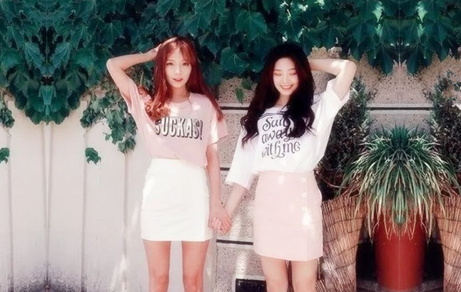 换妻界新来的一对夫妻绿帽男的精神食粮两男两女激情4P大胸风骚精彩无限