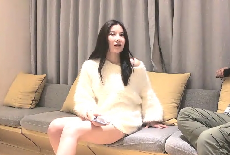 这才是真实高端外围的打开方式清纯又高颜值的妹子穿得像个小仙女白皙的皮肤侧脸无敌美被小哥的胖身体重压下面气喘吁吁