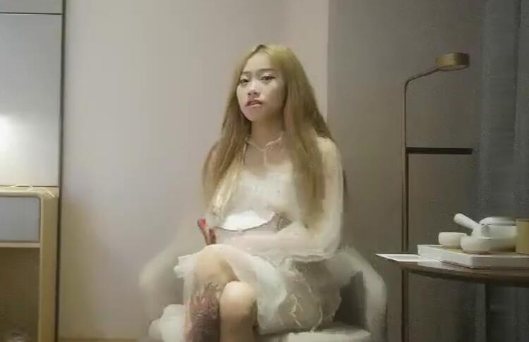 高清源码录制横扫大学生兼职外围圈酒店约啪苗条妹干得正爽接到预警电话急忙走人