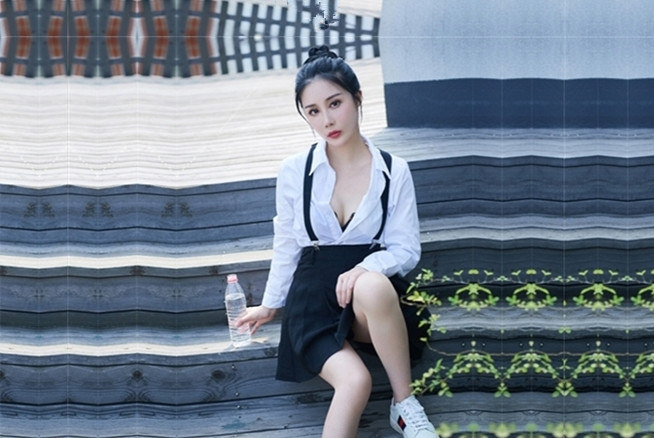 丸子头美女大屁股骑上来套弄张开双腿抽插猛操扶腰后入大力撞击