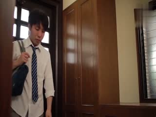 与朋友吵架时也…与喜欢的人分手时也…、继母的胸部、让我忘记所有讨厌的事…。春菜华