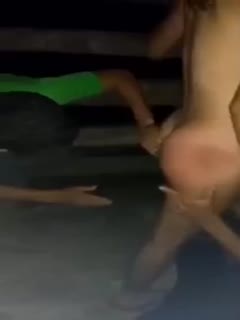 【站长推荐】一群小男孩轮艹大姐姐~现在的小孩子真实了不得啊！开眼了！