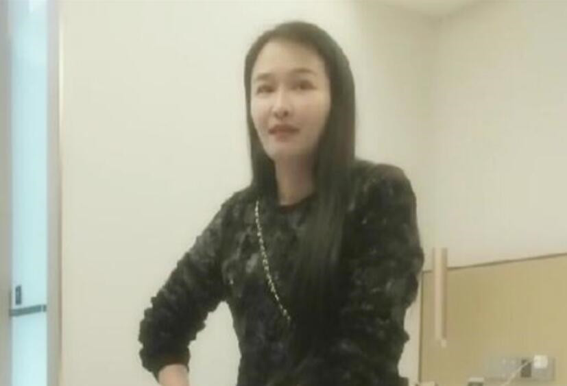 性感短裤高颜值大长腿美女酒店被看上去文质彬彬鸡巴很大的帅小伙用尽全力狠狠操逼干的啪啪响操的真不轻啊