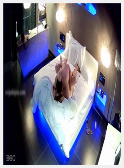 宾馆偷拍土豪和大奶情妇操逼很猛干的情人嗷嗷叫