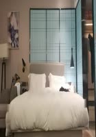 亲自出马酒店约炮白裙美眉换上情趣内衣黑丝啪啪