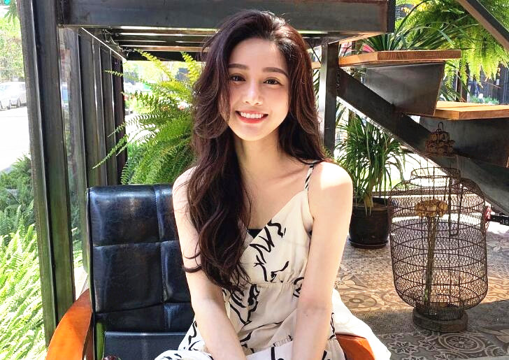 路边搭讪失恋求安慰灰丝美腿学妹粉红小逼一摸就出水安全期无套快速抽插放肆浪叫直接内射