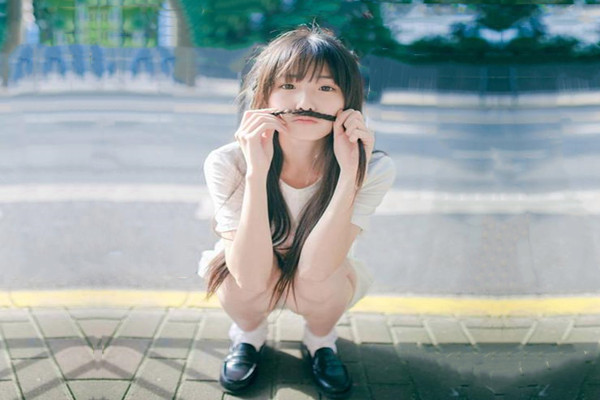 约操网红女掏出JB就让妹子吸抗腿爆操深插骑乘位打桩机