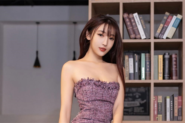 她是谁的女同学